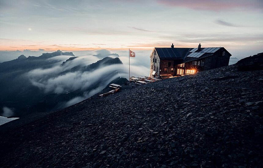 Hütte im Nebelmeer