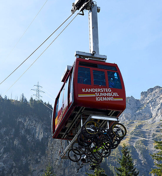 Bergbahn Transport Sunnbüel Rote Luftseilbahn