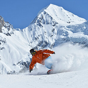 Snowboarder in Pulver