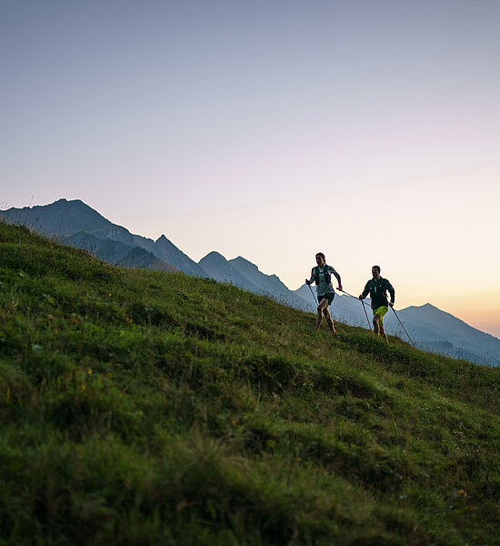 Zwei Trailrunner auf dem Fortuna-Trail