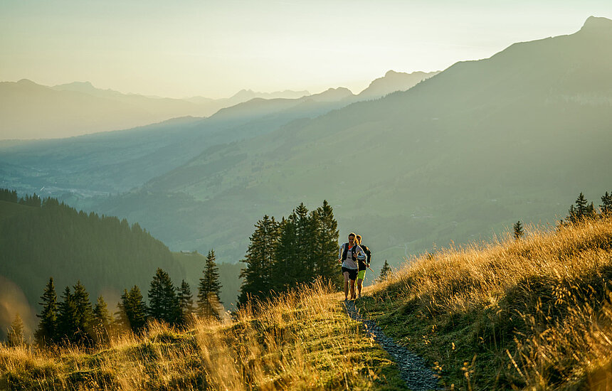 Zwei Trailrunner auf dem Weg zur TschentenAlp.